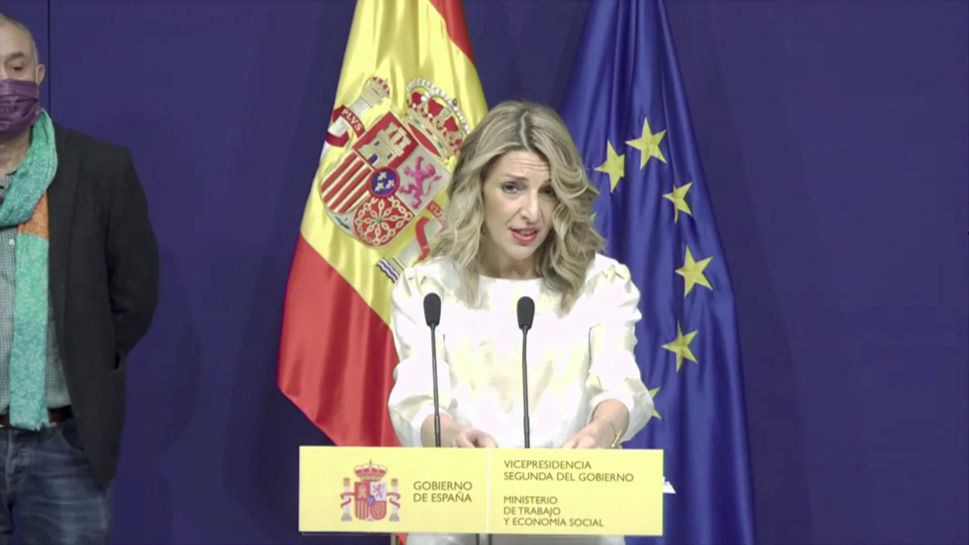 Se firma el acuerdo para la subida del salario mínimo interprofesional a 1.000 euros Se firma el acuerdo para la subida del salario mínimo interprofesional a 1.000 euros