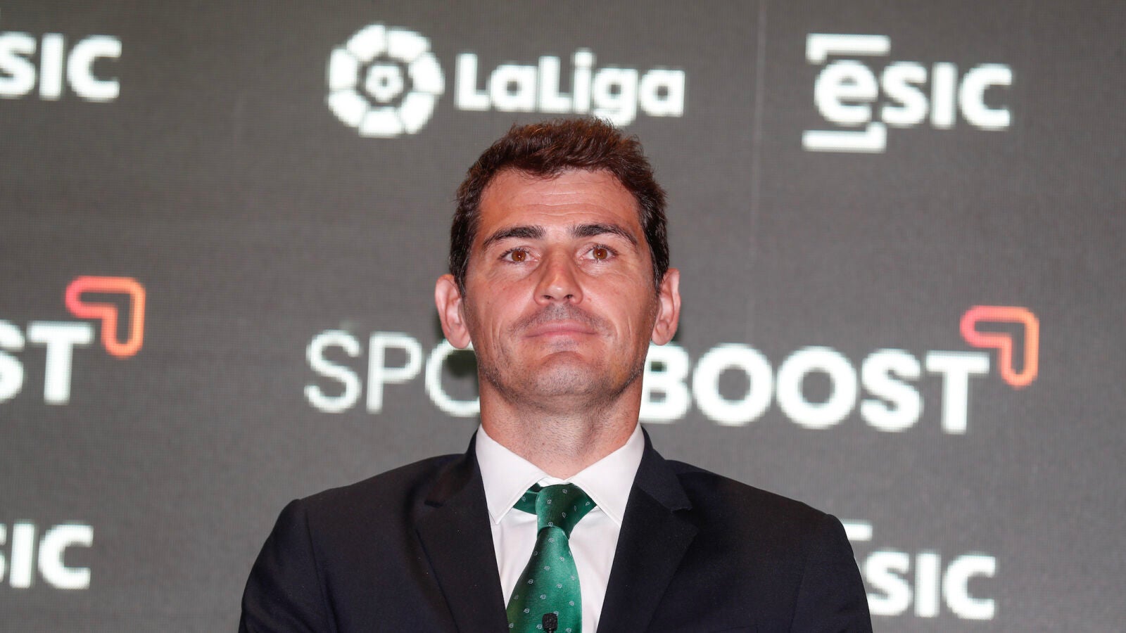 Iker Casillas comparte una aplaudida reflexión sobre el poder de la sonrisa junto a una imagen que lo dice todo
