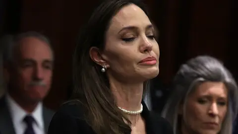 Angelina Jolie no puede contener las lágrimas en su apoyo a las víctimas de violencia de género Angelina Jolie no puede contener las lágrimas en su apoyo a las víctimas de violencia de género