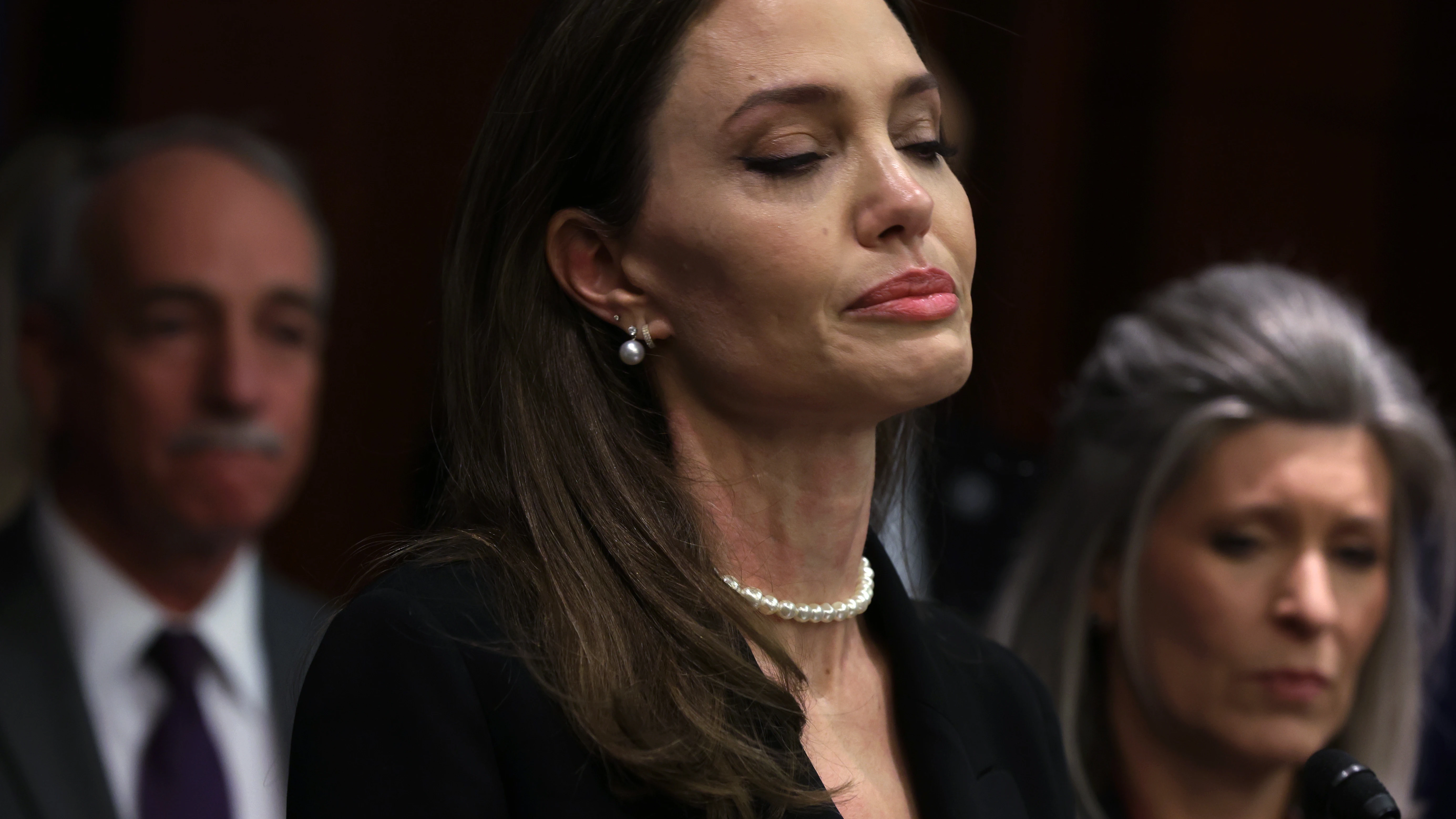 Angelina Jolie no puede contener las lágrimas en su apoyo a las víctimas de violencia de género Angelina Jolie no puede contener las lágrimas en su apoyo a las víctimas de violencia de género