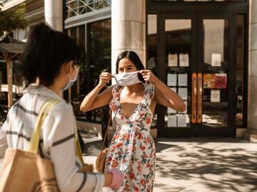 Mujeres con mascarilla