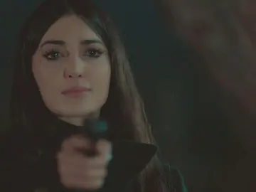 Müjgan, dispuesta a todo por recuperar a Yilmaz en 'Tierra Amarga' Müjgan, dispuesta a todo por recuperar a Yilmaz en 'Tierra Amarga'