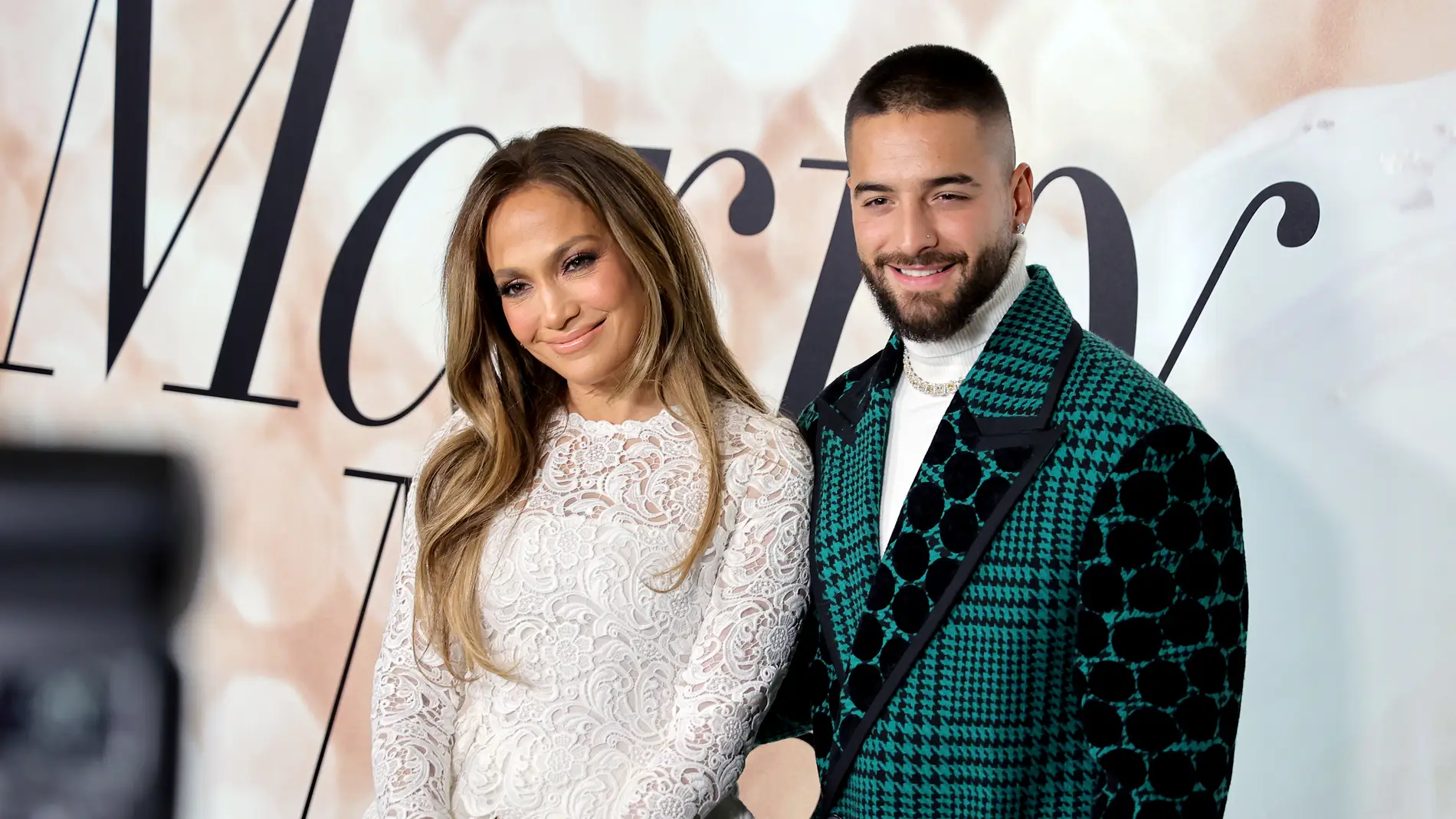 Jennifer Lopez y Maluma en la presentación de 'Cásate Conmigo'