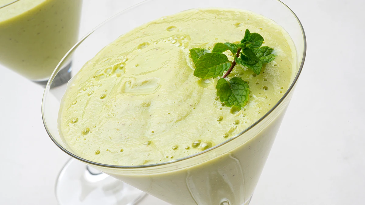 Llénate de energía con el batido de aguacate y kiwi con menta de Karlos Arguiñano Llénate de energía con el batido de aguacate y kiwi con menta de Karlos Arguiñano