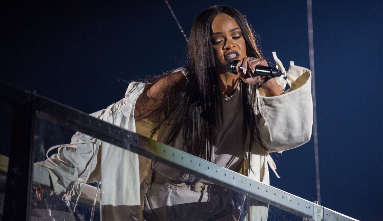 Rihanna, durante una actuación