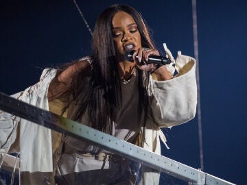 Rihanna, durante una actuación