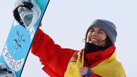 Queralt Castellet, sonriente tras ganar la medalla de plata en los JJOO de Pekín 2022 Queralt Castellet, sonriente tras ganar la medalla de plata en los JJOO de Pekín 2022