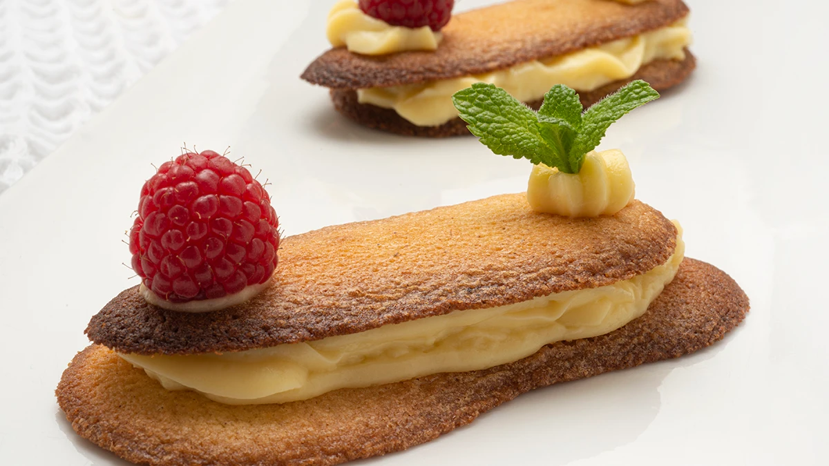 Un postre de altura: receta de lenguas de gato rellenas de crema pastelera Un postre de altura: receta de lenguas de gato rellenas de crema pastelera