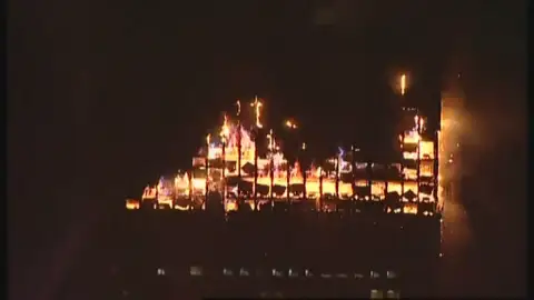 Las especulaciones sobre el incendio del edificio Windsor continúan 17 años después Las especulaciones sobre el incendio del edificio Windsor continúan 17 años después