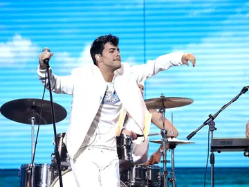 Agoney monta una fiesta veraniega con 'Cake by de ocean' como DNCE Agoney monta una fiesta veraniega con 'Cake by de ocean' como DNCE