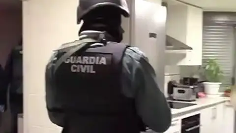 Un total de 514 agentes de la Policía Nacional integrarán desde este jueves un dispositivo especial para el control de las bandas juveniles en Madrid. Un total de 514 agentes de la Policía Nacional integrarán desde este jueves un dispositivo especial para el control de las bandas juveniles en Madrid.