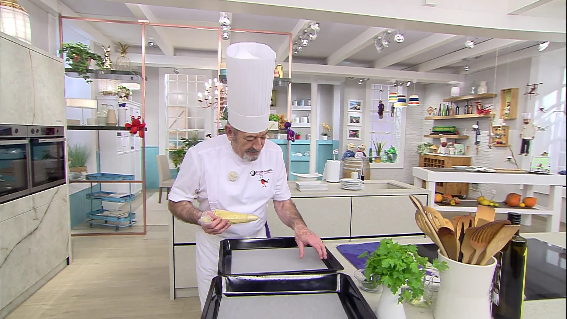 Argui&ntilde;ano desvela el truco para que el papel de horno no se mueva