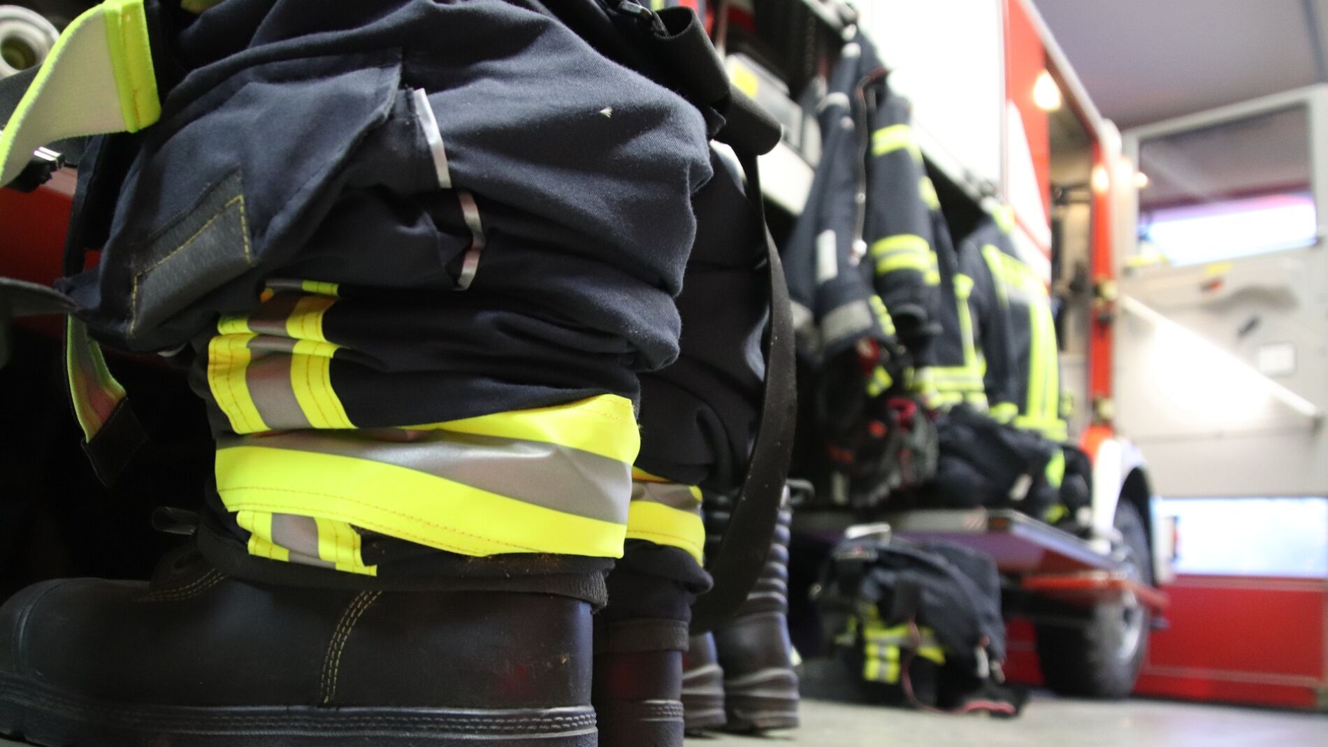 AENA Convoca Oposiciones Para Bomberos: Pruebas, Temario Y Requisitos ...