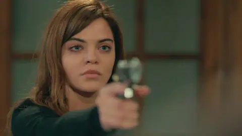 Züleyha, dispuesta a llegar hasta el final: “Te lo advertí, Demir” Züleyha, dispuesta a llegar hasta el final: “Te lo advertí, Demir”