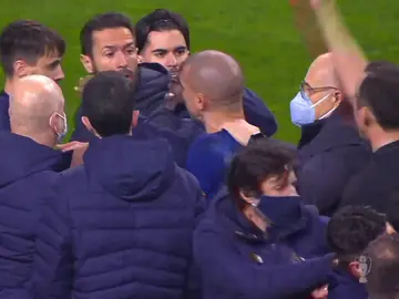 Pepe, roja en una brutal tangana en el Oporto - Sporting Pepe, roja en una brutal tangana en el Oporto - Sporting