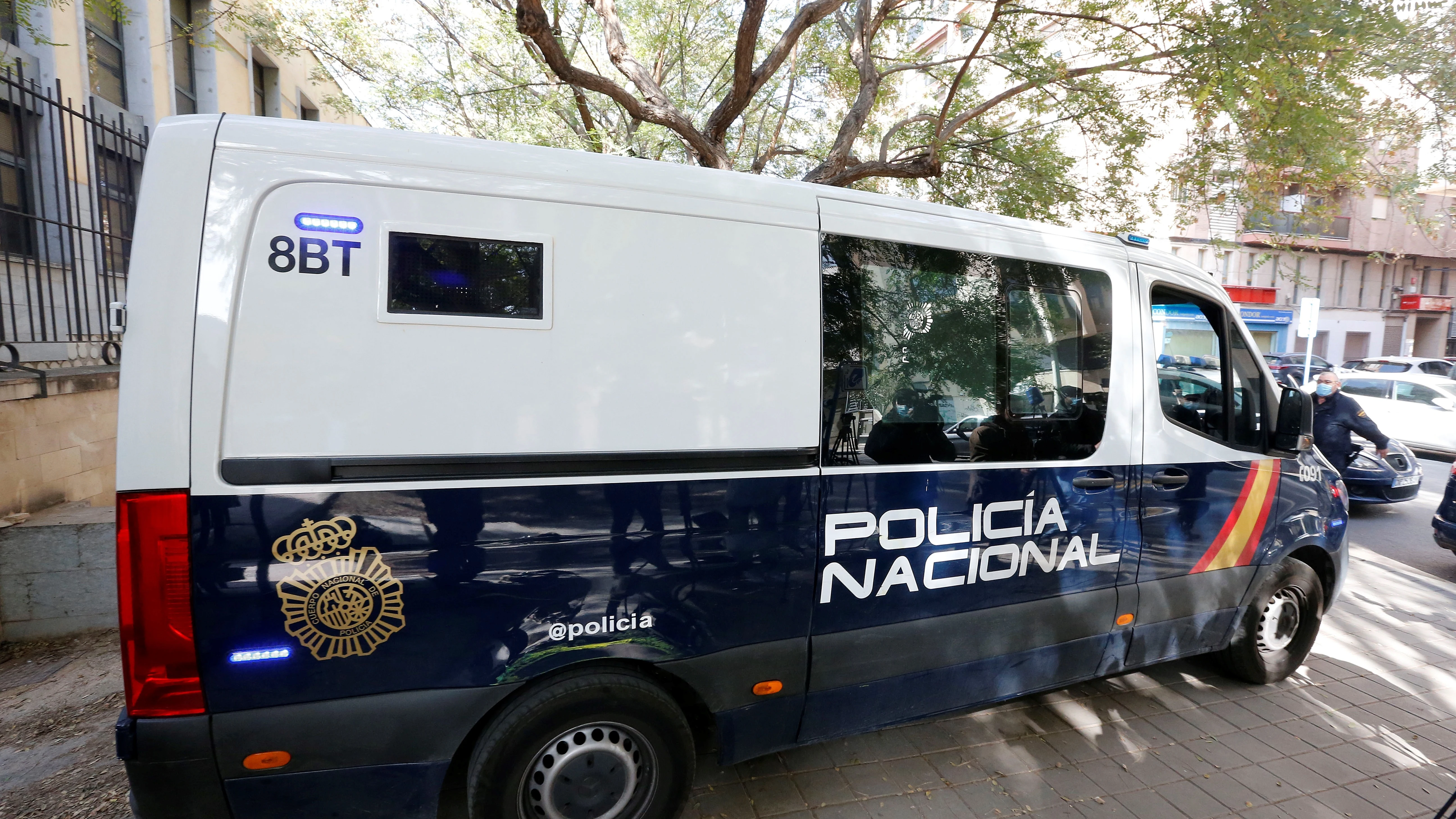 El menor autor del triple asesinato en Elche se hizo pasar por su madre por WhatsApp El menor autor del triple asesinato en Elche se hizo pasar por su madre por WhatsApp