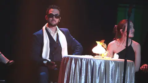 C. Tangana junto a Rita Payés en los Goya 2022 estrenando la canción 'Te venero' C. Tangana junto a Rita Payés en los Goya 2022 estrenando la canción 'Te venero'