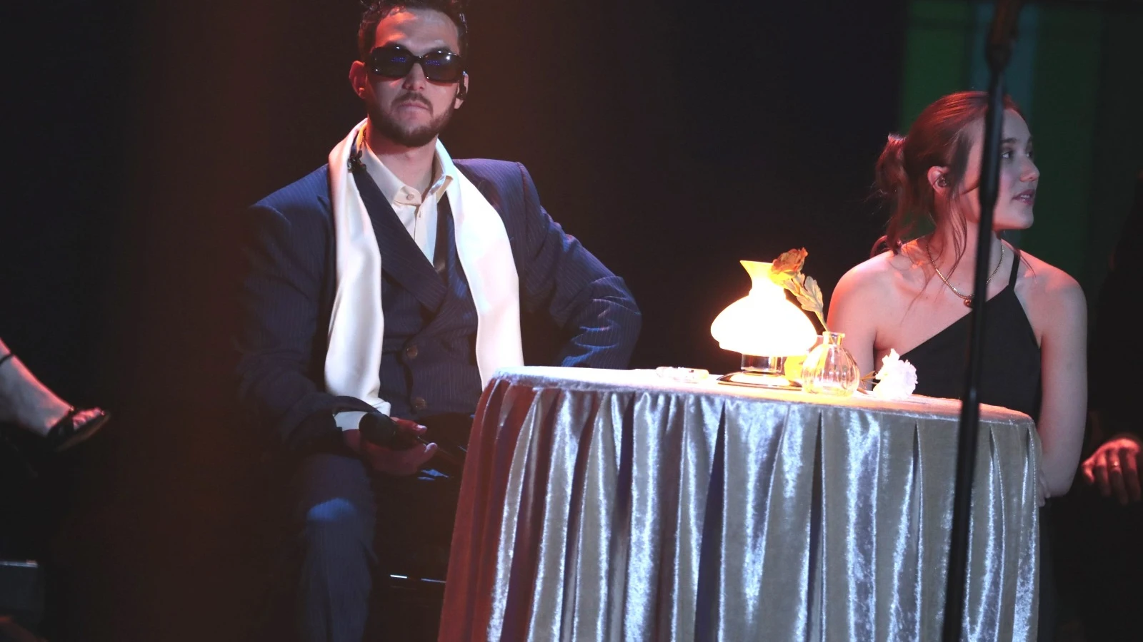 C. Tangana junto a Rita Pay&eacute;s en los Goya 2022 estrenando la canci&oacute;n 'Te venero'