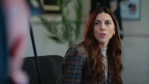 Un testigo acusa a Volkan y Asya de la desaparición de Derin La policía sigue investigando sobre la desaparición de Derin y ahora, además de Volkan, parece que hay otra sospechosa: Asya.