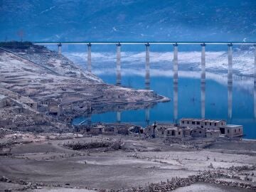 La sequía deja al descubierto un pueblo fantasma en Ourense