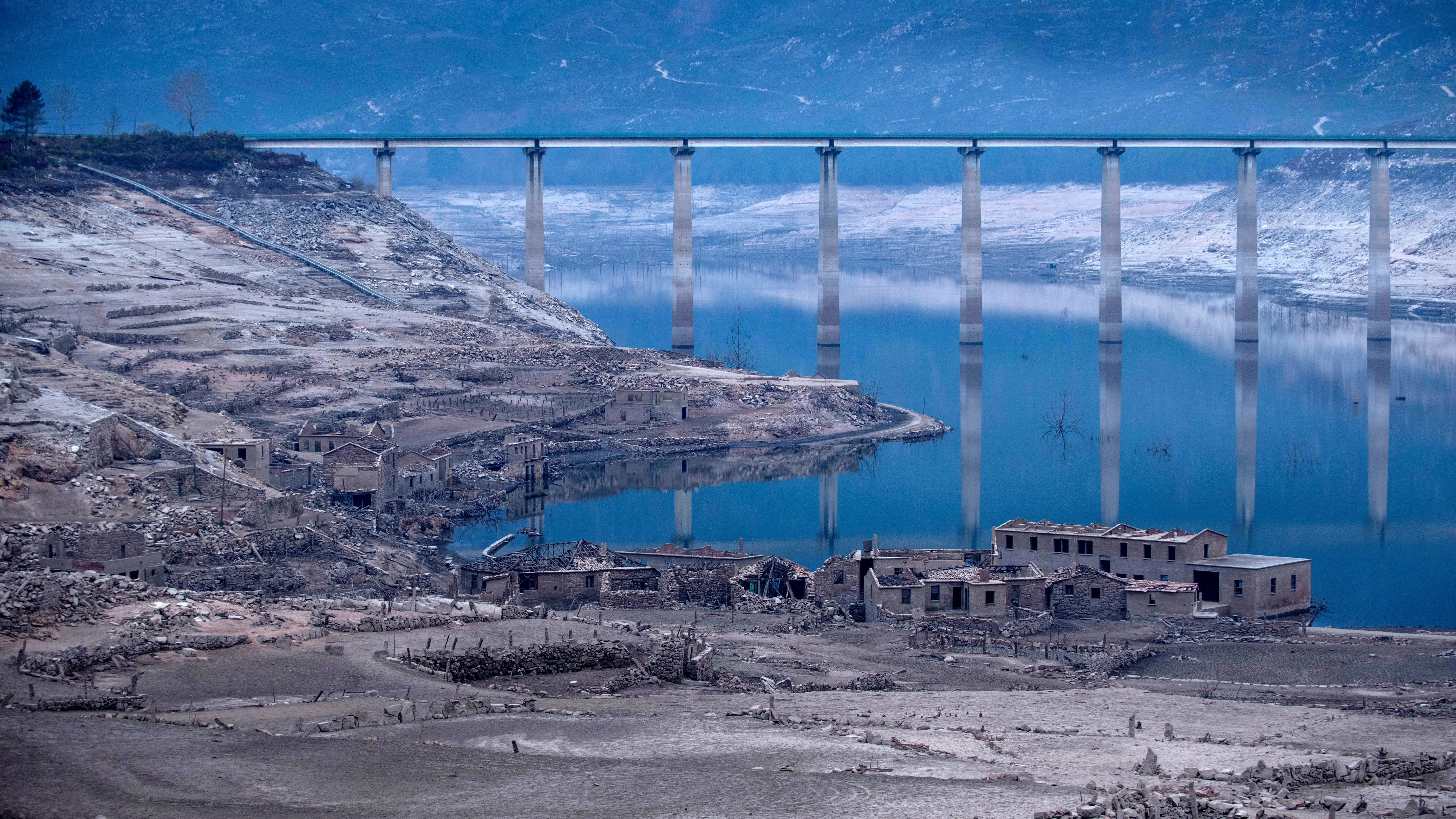La sequía deja al descubierto un pueblo fantasma en Ourense La sequía deja al descubierto un pueblo fantasma en Ourense
