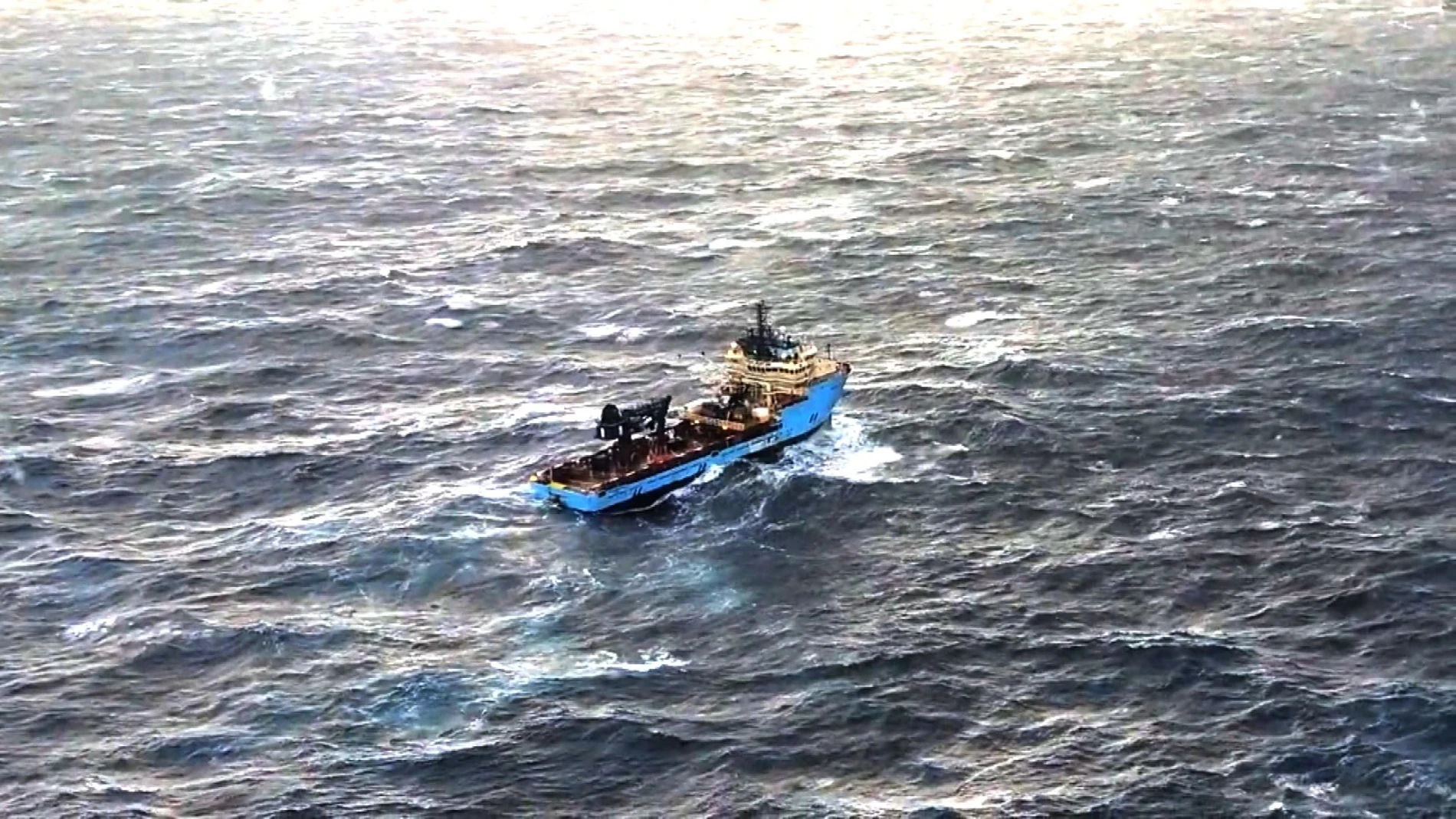 Archivo | Un barco realiza labores de rescate frente a las costas de Terranova