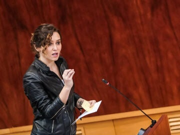 La presidenta de la Comunidad de Madrid, Isabel Díaz Ayuso, interviene durante el pleno de la Asamblea de Madrid este jueves