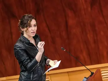 La presidenta de la Comunidad de Madrid, Isabel Díaz Ayuso, interviene durante el pleno de la Asamblea de Madrid este jueves La presidenta de la Comunidad de Madrid, Isabel Díaz Ayuso, interviene durante el pleno de la Asamblea de Madrid este jueves