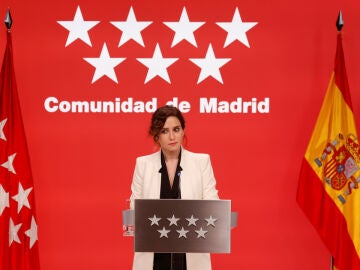 - La presidenta de la Comunidad de Madrid, Isabel Díaz Ayuso durante la rueda de prensa ofrecida en la Real Casa de Correos de Madrid este jueves.