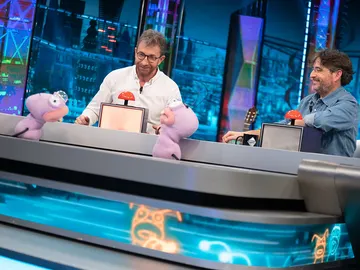 ¿Quién tiene peor perder? Jordi Évole y Pablo Motos, enfrentados en el juego de más ‘caché’ de Trancas y Barrancas ¿Quién tiene peor perder? Jordi Évole y Pablo Motos, enfrentados en el juego de más ‘caché’ de Trancas y Barrancas
