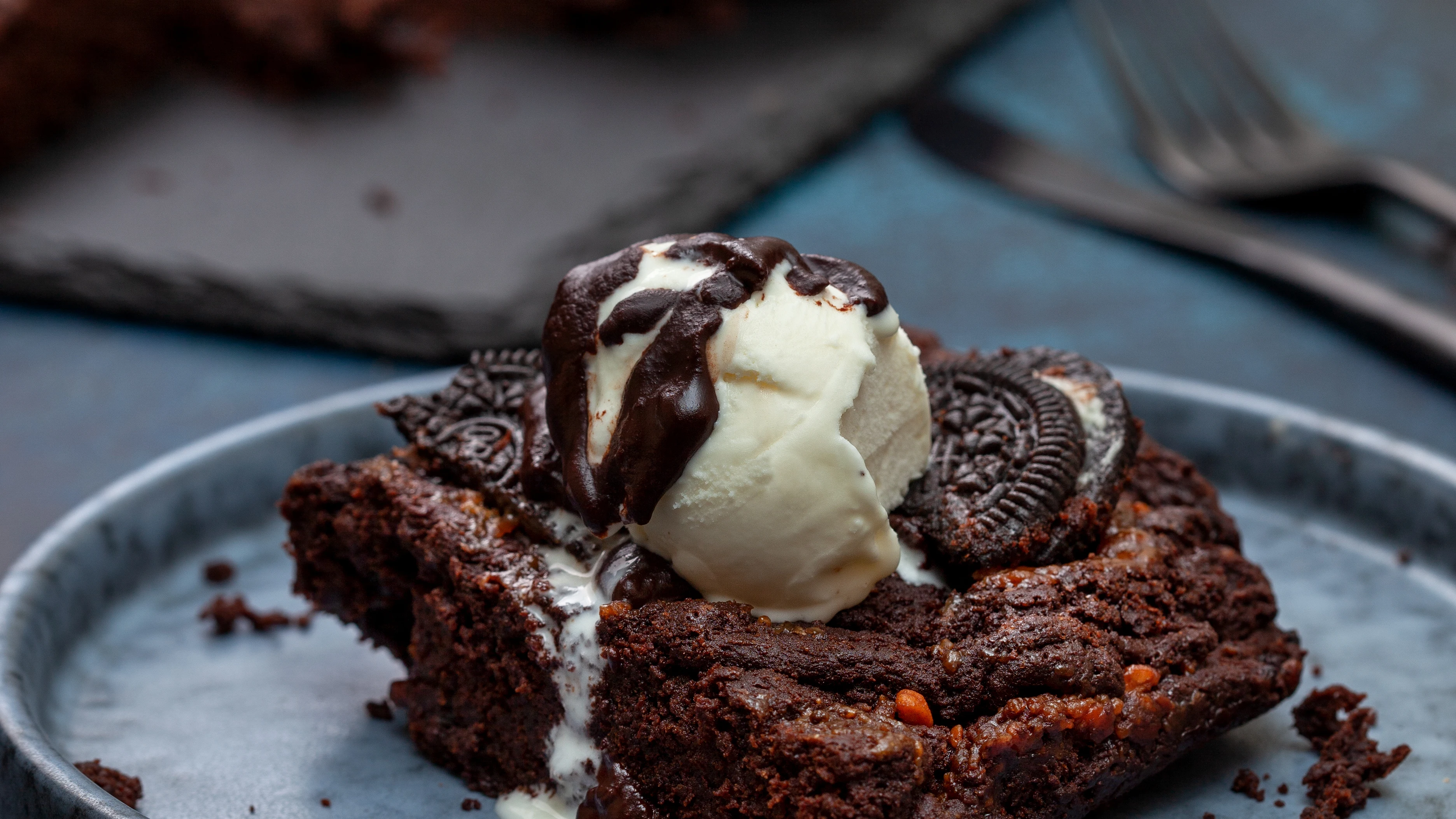 Brownie de galletas tipo Oreo. Brownie de galletas tipo Oreo.