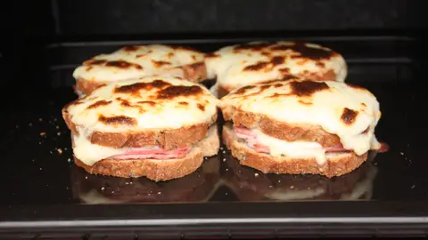 Croque-monsieur gratinados al horno Croque-monsieur gratinados al horno