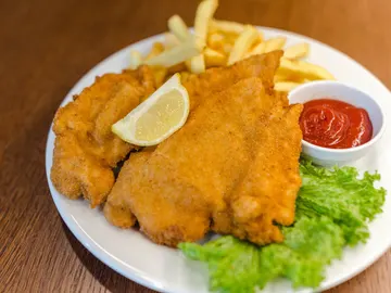 La pechuga de pollo rebozada en la freidora de aire es más saludable La pechuga de pollo rebozada en la freidora de aire es más saludable