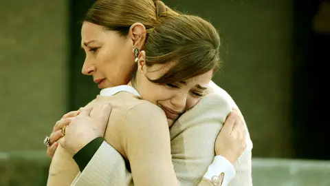 Las 5 claves de la trama de ‘Tierra Amarga’ antes de su capítulo especial Descubre las claves de la trama de ‘Tierra Amarga’ antes de su capítulo especial