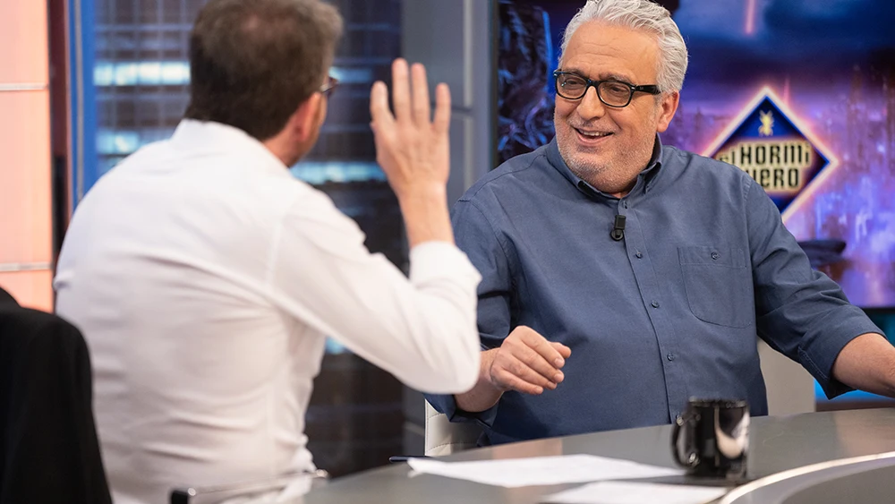 Leo Harlem demuestra cómo retrasmitía los partidos del Barcelona en catalán 'El Hormiguero 3.0'