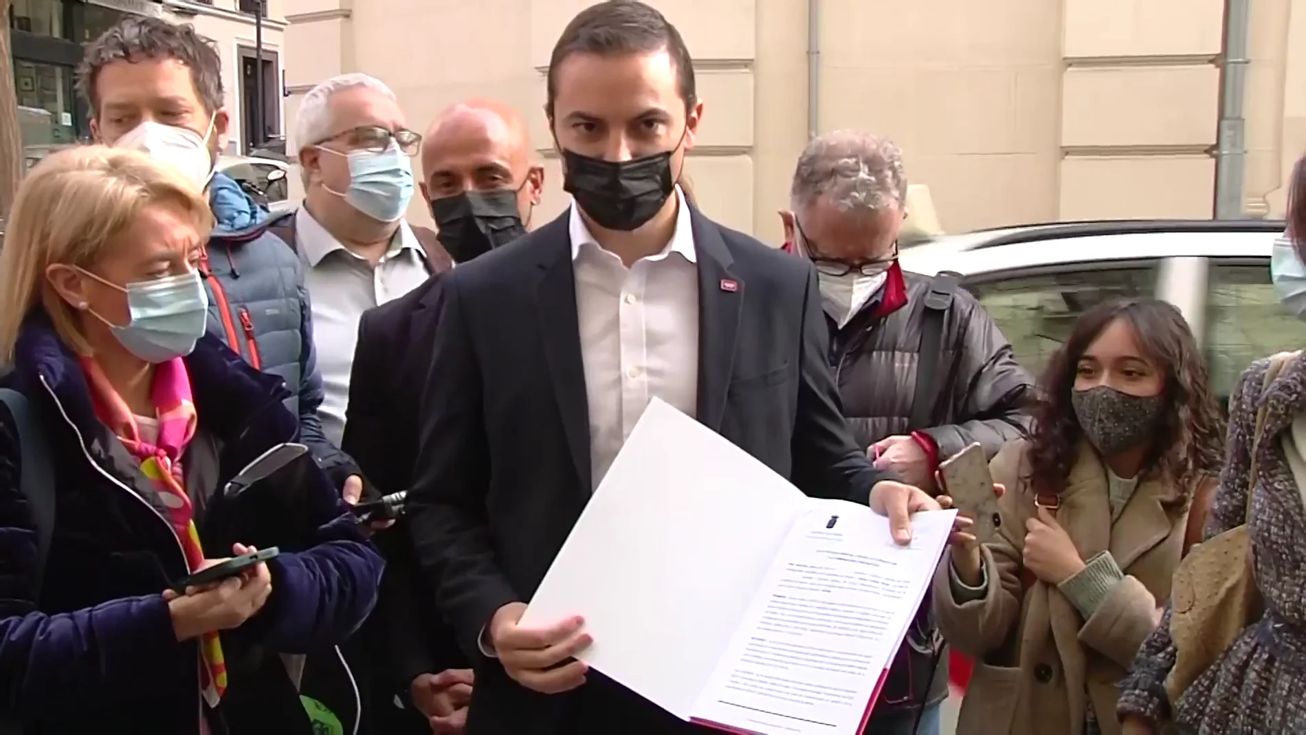El PSOE amplía ante la Fiscalía la denuncia contra Isabel Díaz Ayuso por el contrato de mascarillas