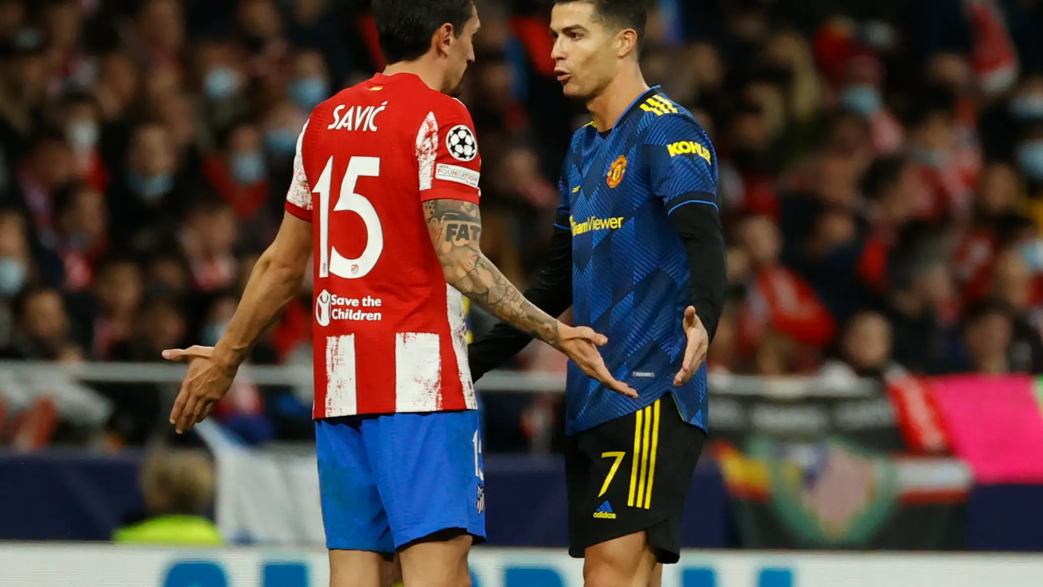 Savic y Cristiano Ronaldo en una discusión Savic y Cristiano Ronaldo en una discusión