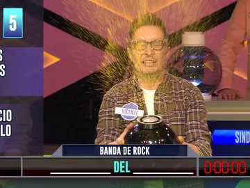 La ‘vaquita marina’ y María Dueñas dictan el desempate entre ‘Sindulfos’ y ‘Los yetis’ en la bomba caliente La ‘vaquita marina’ y María Dueñas dictan el desempate entre ‘Sindulfos’ y ‘Los yetis’ en la bomba caliente