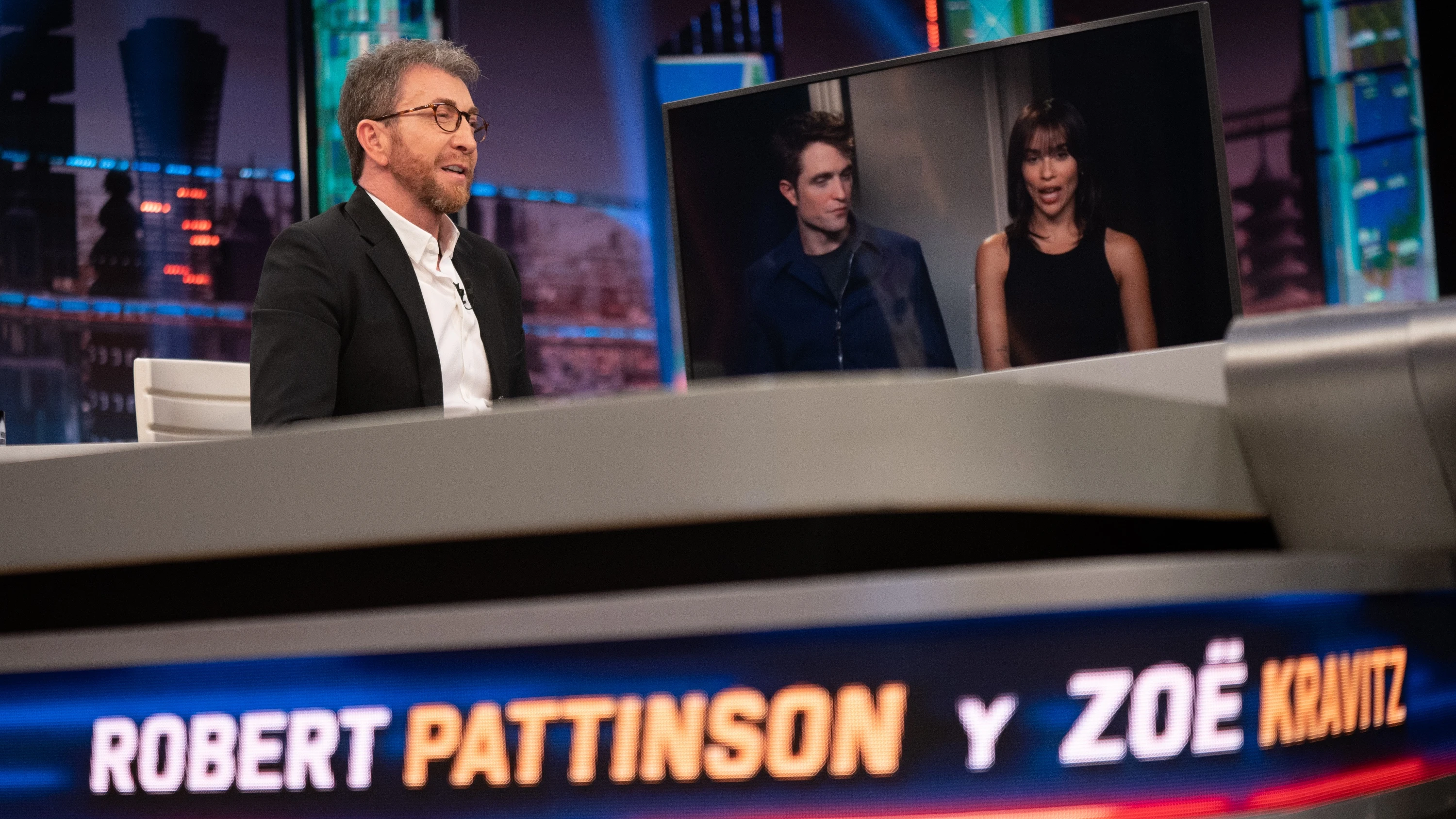El secreto de rodaje de Robert Pattinson con la máscara de Batman: "Tarda uno en acostumbrarse" El secreto de rodaje de Robert Pattinson con la máscara de Batman: "Tarda uno en acostumbrarse"