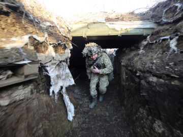 Un soldado en la frontera entre Ucrania y Rusia