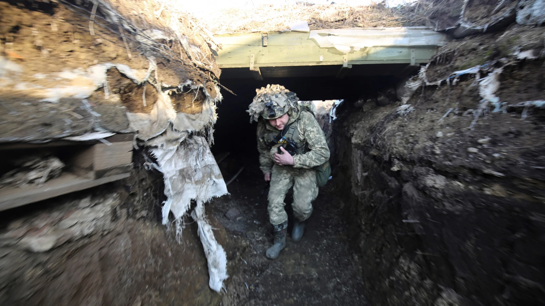 Un soldado en la frontera entre Ucrania y Rusia