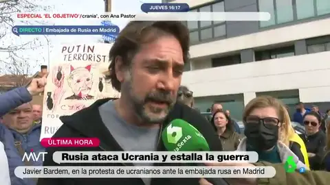 Javier Bardem en Más Vale Tarde ante la Embajada rusa Javier Bardem en Más Vale Tarde ante la Embajada rusa