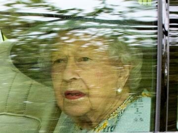 La reina Isabel II pospone dos audiencias virtuales por su contagio de coronavirus