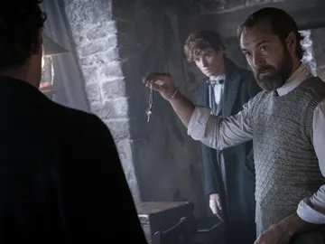 Eddie Redmayne y Jude Law en 'Animales Fantásticos: Los secretos de Dumbledore' Eddie Redmayne y Jude Law en 'Animales Fantásticos: Los secretos de Dumbledore'