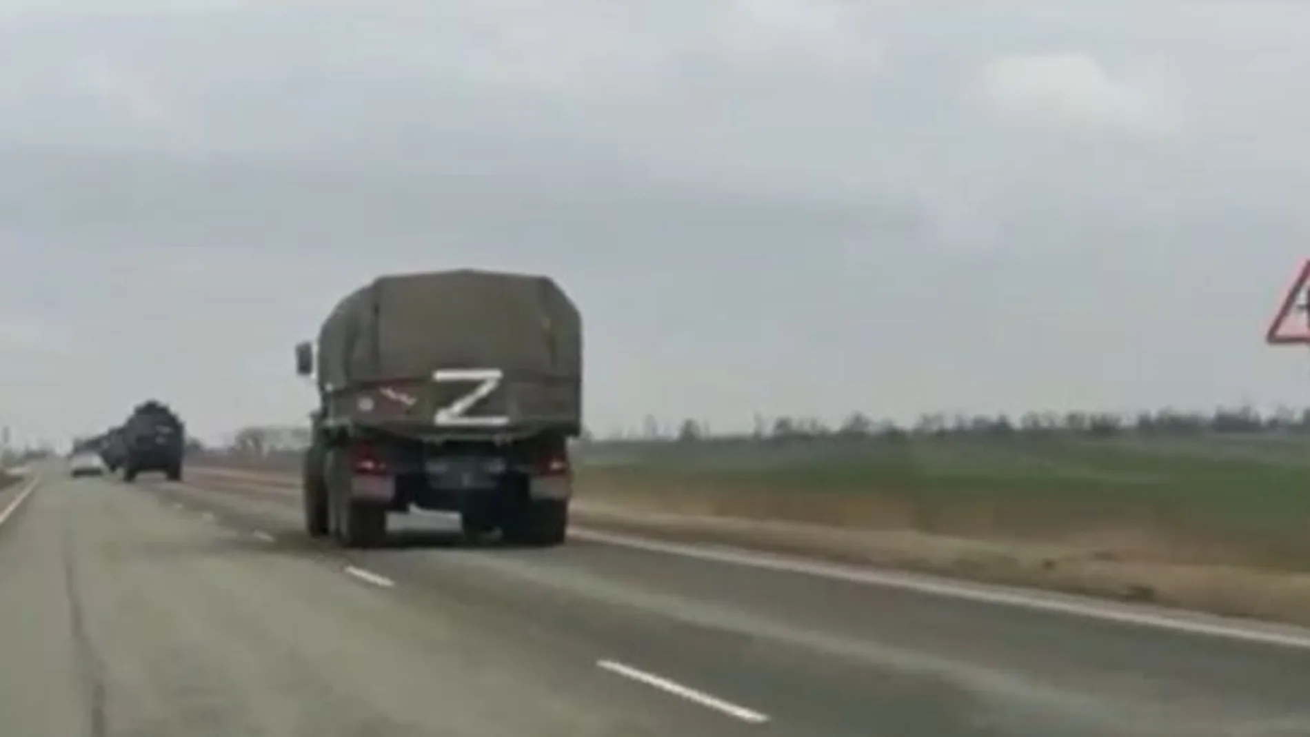 Tropas rusas entrando en Ucrania
