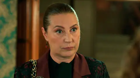 Hünkar y Sevda, cara a cara: “Yo fui la madre que tu hijo necesitaba” Hünkar y Sevda, cara a cara: “Yo fui la madre que tu hijo necesitaba”