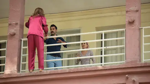 Züleyha, Yilmaz y Gülten en el capítulo 64 de 'Tierra Amarga' Züleyha, Yilmaz y Gülten en el capítulo 64 de 'Tierra Amarga'