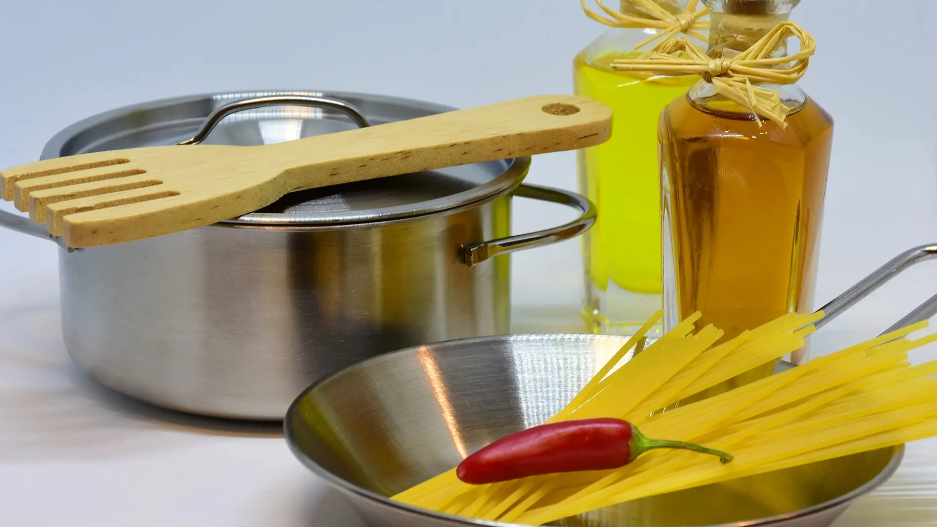 El motivo por el que Dabiz Muñoz explica que deberías echar aceite de oliva al agua para cocer pasta El motivo por el que Dabiz Muñoz explica que deberías echar aceite de oliva al agua para cocer pasta
