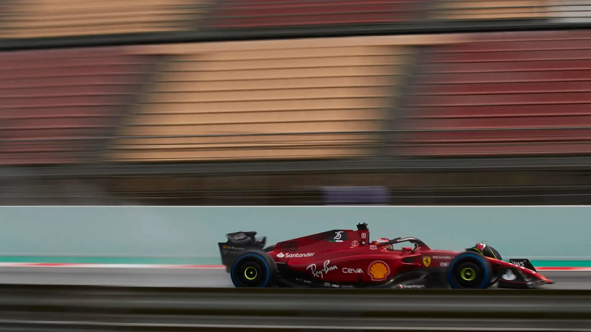 Carlos Sainz pilotando su Ferrari en el Circuit de Barcelona durante los test Carlos Sainz pilotando su Ferrari en el Circuit de Barcelona durante los test