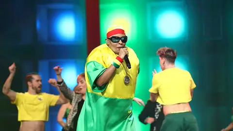 Nia Correia cumple su sueño con ‘La Bomba’ como King África Nia Correia cumple su sueño con ‘La Bomba’ como King África